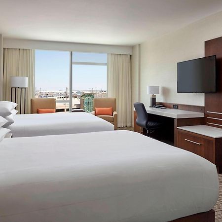 Calgary Airport Marriott In-Terminal Hotel Bagian luar foto